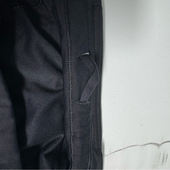 lululemon speed up shorts 2.5” - Picture 4 of 9